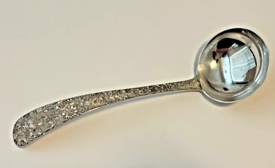 CUCHARÓN DE CUBIERTOS FLORALES KIRK AND SON STERLING REPOUSSE Foto 1 de 4