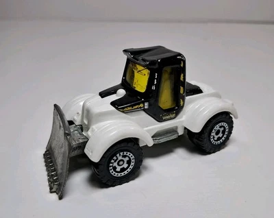 2005 Matchbox Snow Plow Tractor Truck, 1:64 White/ Black MB686 Vintage  - Image 1 of 4