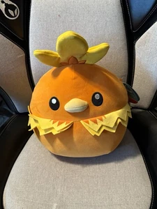 2025 Niantic Pokemon Torchic Squishmallows 10 Zoll Poke Plüsch sitzende Süße Neu mit Etikett - Bild 1 von 3