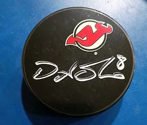 Autogramm David Schlemko #8 New Jersey Devils Hockey Puck - Bild 1 von 2