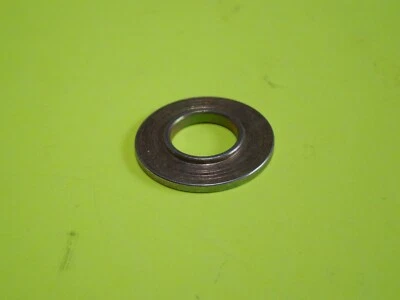 Espaçador de para-lama traseiro Harley Davidson fabricante de equipamento original 1 novo na caixa P/N 6869 - Imagem 1 de 2