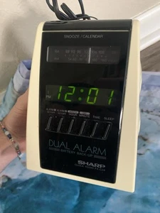 Vintage SHARP FX-C24 (W) DUAL ALARM CLOCK RADIO White Triangular Hong Kong - Picture 1 of 8