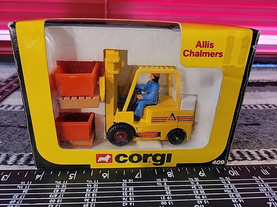 Allis Chalmers Lift Truck 1/32 Diecast Forklift Replica Collectible By Corgi - Image 1 of 4