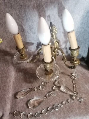 Paire d'APPLIQUES en bronze doré et pampilles, à trois lumières. Style Louis XVI - Photo 1/4