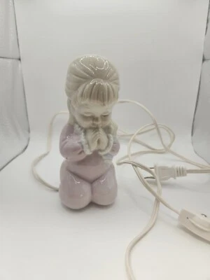Estatuilla de cerámica vintage MCM Enesco noche rosa claro niña rezando Foto 1 de 4