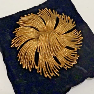 MONET VINTAGE LARGE CORDELIA FLOWER BROOCH - Picture 1 of 3
