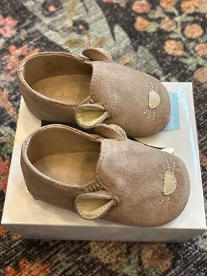 Elephantito NEW IN BOX Baby Girl Toddler Shoes, Moosie Slippers, Beige, Size 4 - Image 1 of 4