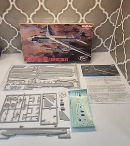 VINTAGE DML 1/200 BOEING B-52H STRATOFORTRESS #2002 Open Box - Picture 1 of 14
