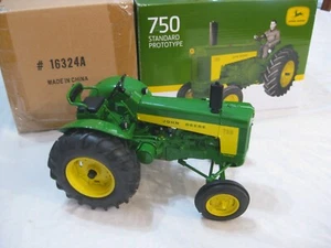 1:16 JOHN DEERE 750 STANDARD 2017 TWO-CYLINDER CLUB TRACTOR SEALED BOX #16324A - Picture 1 of 8
