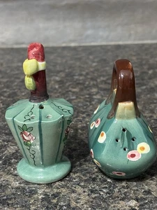 Vintage Carpet Bag and Umbrella Salt & Pepper Set Green Yellow Ceramic Japan - Picture 1 of 24