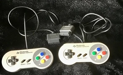 2 x Nintendo SNES Super Nintendo Famicom Controllers SHVC-005 - Image 1 of 4