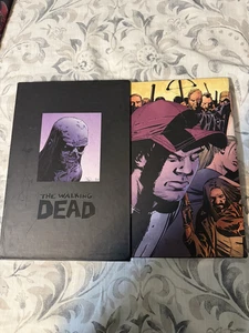 The Walking Dead Deluxe Hardcover Slipcase 2014 - Picture 1 of 12