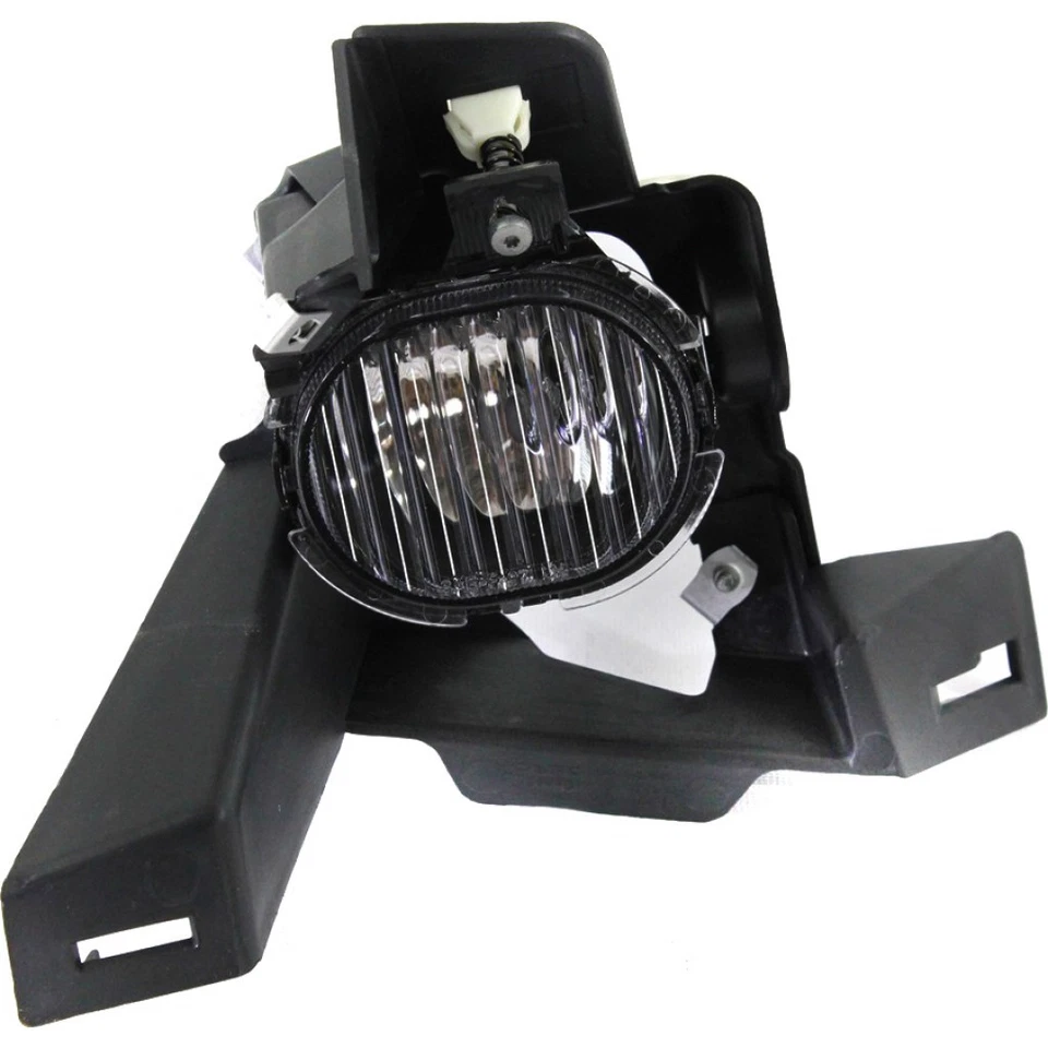 For 2000-2005 Chevy Monte Carlo Fog Light Driver Side - Image 1 of 4