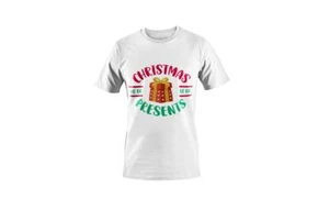 CHRISTMAS PRESENTS Camisetas estampadas, camisetas con logotipo unisex con personalización - Imagen 1 de 8