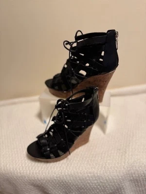 Sandalias Gladiador G by Guess Negras Cuña Tacón Corcho Con Cordones Jaula Cremallera Trasera Talla 6M Foto 1 de 4