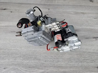 Toyota Prius 2013-15 unidad de control de bomba ABS genuina con bomba de refuerzo 17240-47470 Foto 1 de 4