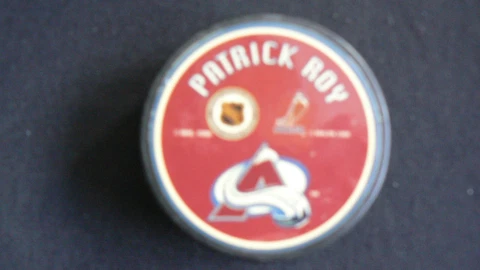 1996 NHLPA COLORADO AVALANCHE  Patrick Roy  Souvenir Hockey Puck Cover