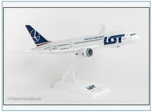 LOT Polish Boeing 787 1:200 Scale Collectible Action Figure SP-LRA Skymarks SKR769 - Picture 1 of 3
