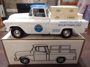 1993 2ND YEAR TIP UP TOWN BANK 1955 CHEVY PICK-UP TRUCK - MICHIGAN DEER PATCHES - Bild 1 von 1