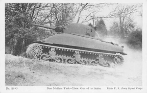 Neu Medium Tank - 75MM Gun off to Action U.S. Army Signal Corps PC - Bild 1 von 2