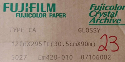 Nuevo papel fotográfico FujiFilm Fujicolor Crystal Archive 30,5 cm X90 m 4" X290' brillante FUJI Foto 1 de 4