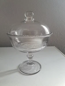 COMPOSTA vintage 1900 EAPG alta 9" in vetro trasparente con stelo con coperchio e bordo in perline - Foto 1 di 6
