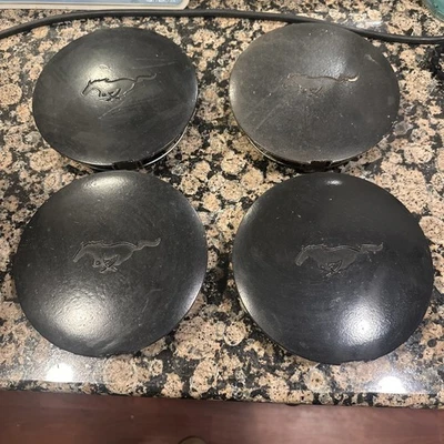 JUEGO DE 4 TAPAS CENTRALES FORD MUSTANG 1996-2004 Número de pieza F4ZC1A096CB Foto 1 de 3