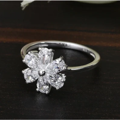 Anillo de plata de ley 925 chapado en platino hecho con Swarovski Zirconia 1.82 Ct- O Foto 1 de 4