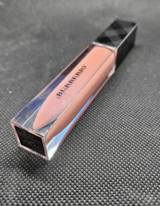 Burberry Kisses Gloss Wet Shine Moisturizing Gloss 6ml - No.17 NUDE BEIGE - Picture 1 of 3