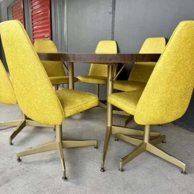 Juego de comedor MCM 1967 de película Foto 1 de 4