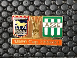 PINS BADGE FOOTBALL SOCCER ASSE SAINT ETIENNE VS IPSWICH TOWN 1980 / 1981 - Picture 1 of 1