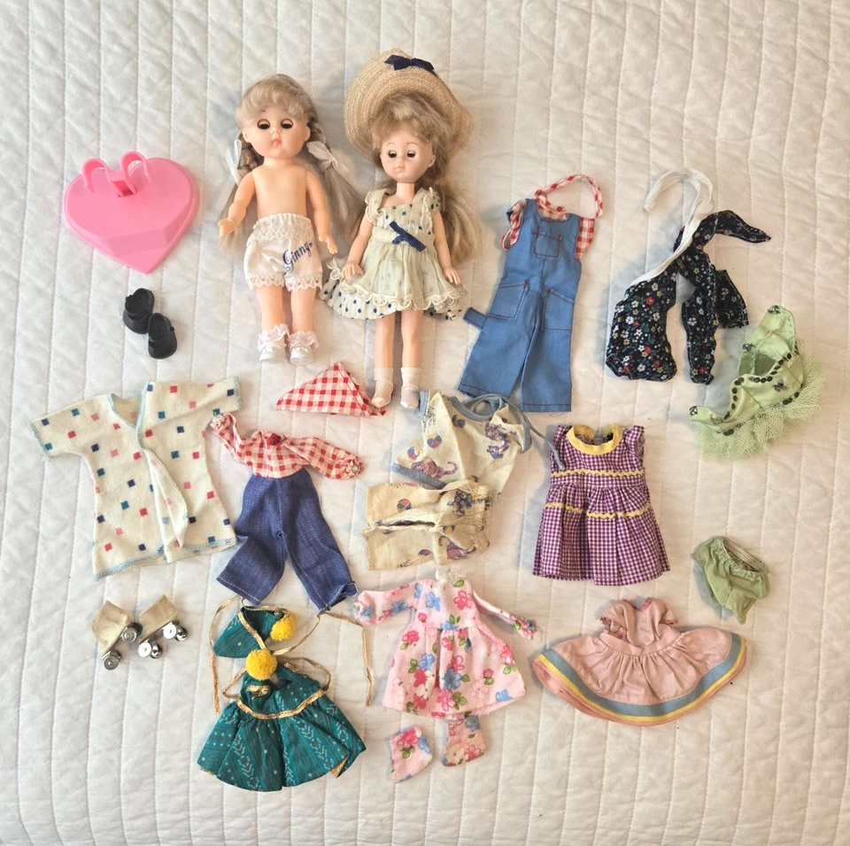 Lote Muñeca Ginny Ropa Accesorios Trajes Patines Zapatos LOTE De Colección 2 Muñecas Vogue Foto 1 de 4