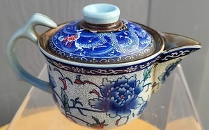 Teetasse mit Blumenmuster und Drachenmuster auf Deckel 杯花卉纹,盖龙纹茶杯 h1 - Bild 1 von 6