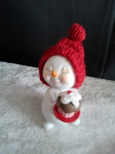 Deko-Figur/neu/Schneemann/klein/Muffin/weinrote Strickmütze - Bild 1 von 5