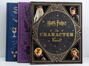 Harry Potter The Character,Creature And Artifact Vaults Hardcover Books PreOwned - Foto 1 di 24