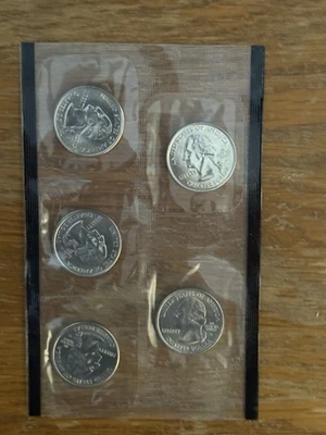 2001-D STATEHOOD QUARTERS IN ORIGINAL MINT SET CELLO PACK - Image 1 of 2