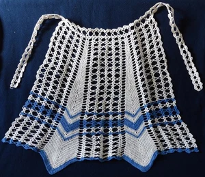 Vintage 40er 50er Jahre handgehäkelte gestärkte HALBE Hostess SCHÜRZE blau-weiß - Bild 1 von 3