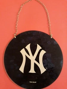 NIB⚾️NEW YORK YANKEES ⚾️~ART GLASS 7 1/2 INCH ⭐SUN CATCHER MLB - Picture 1 of 3