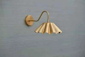 Handcrafted brass wall Lamp Timeless elegance for your home - Picture 1 of 6