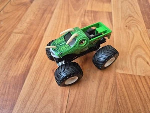 Camión monstruo fundido a presión Hot Wheels Monster Jam 1/64 ataque jurásico juguete - Imagen 1 de 3