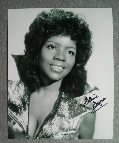 QUEEN OF DISCO- GLORIA GAYNOR AUTOGRAPH 8x10 PORTRAIT PHOTO #6 "I WILL SURVIVE" Cover