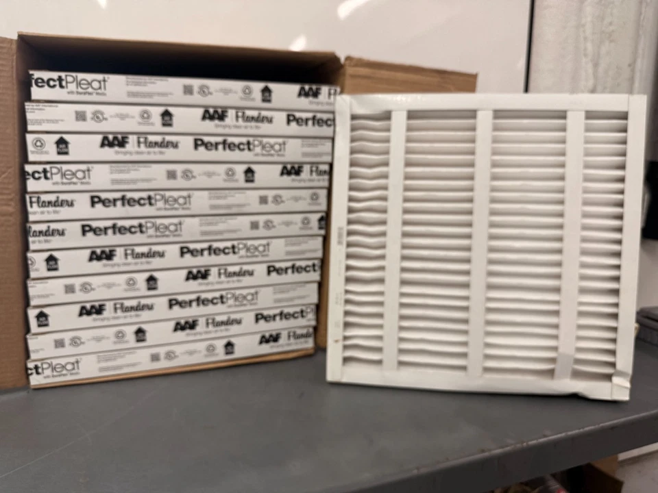 (CAIXA DE 12) AAF 20x20x2" PerfectPleat alta capacidade MERV 8 filtros # 170-112-700 - Imagem 1 de 4