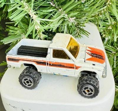 Camioneta Toyota Majorette 4x4 años 80 #287 escala 1/56 hecha en Francia Foto 1 de 4