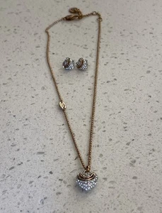 Conjunto de collar de diamantes de imitación corazón pavé Juicy Couture de colección pendientes oro rosa - Imagen 1 de 7