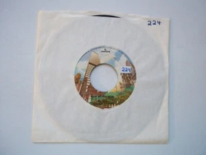 RUSH - New World Man / Vital Signs (Live) - 45 RPM 7" Record 1982 MERCURY - Picture 1 of 6