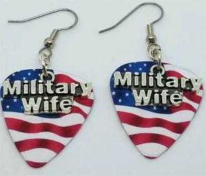Militär Frau Charm Gitarre Plektrum Ohrringe - Wählen Sie Ihre Farbe - Bild 1 von 13