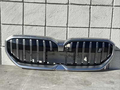 2024 - 2025 BMW i5 540i 530i 530e G60 REJILLA DELANTERA OEM USADA Foto 1 de 4