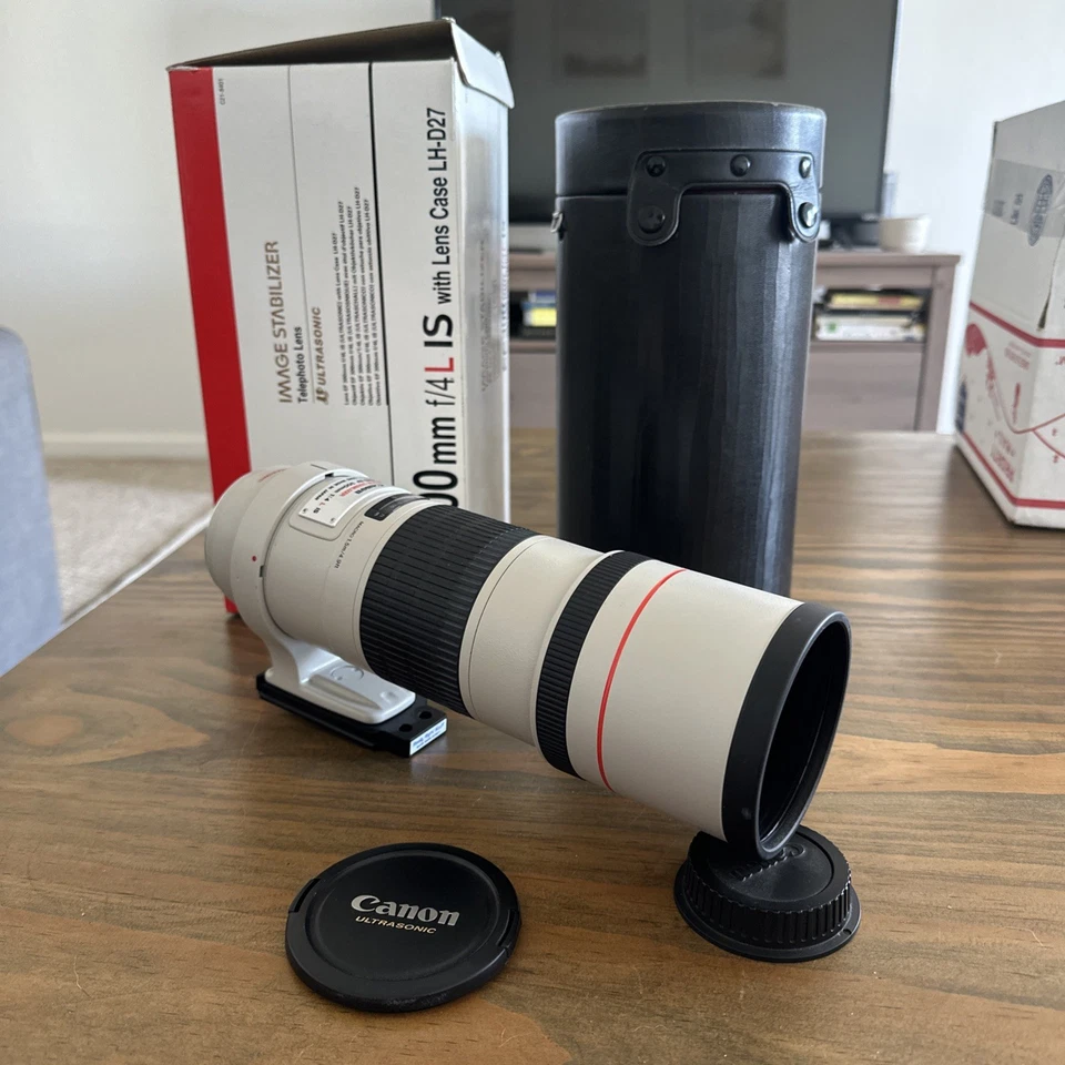 Canon 300mm f/4L IS USM – Excellent Telephoto Lens – Works Perfectly – Fast Ship - Image 1 of 4