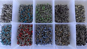 3er Set Colore Desiderato / Mix Cristallo Naso Spina Acciaio ~ 2x8 x0,8mm Spilli - Foto 1 di 16