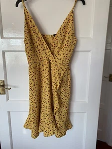 GORGEOUS BNWOT DRESS YELLOW WITH TINY RED ROSE PATTERN AX PARIS” SIZE 12 - Picture 1 of 4